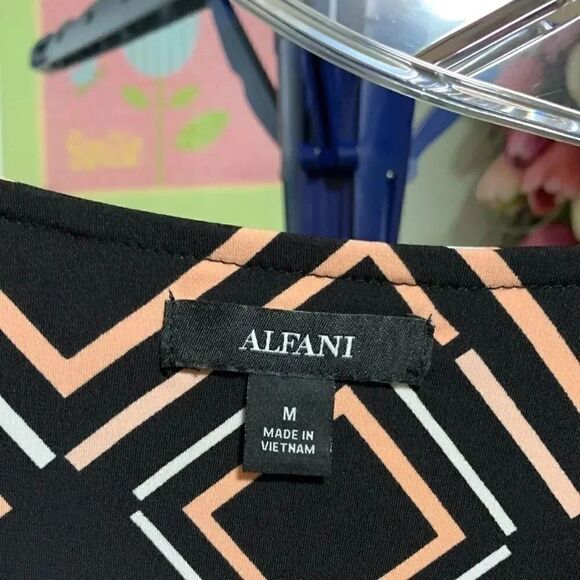 NWOT Alfani V-Neck Top With Tri-Angle Sleeves #161 - Picture 3 of 3